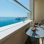 Horizon - One-bedroom With Balcony And Sea View דירה *