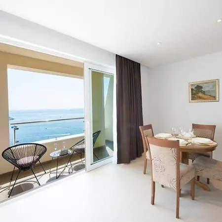 Horizon - One-bedroom With Balcony And Sea View
