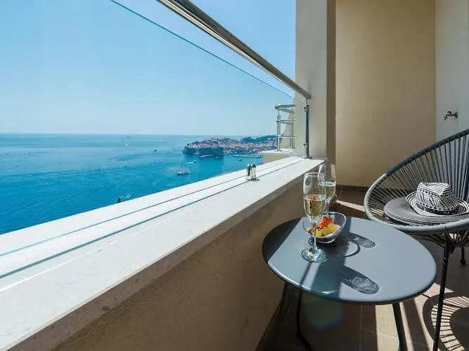 Horizon - One-bedroom With Balcony And Sea View 公寓 *