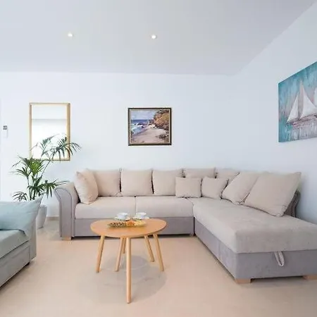 Horizon - One-bedroom With Balcony And Sea View