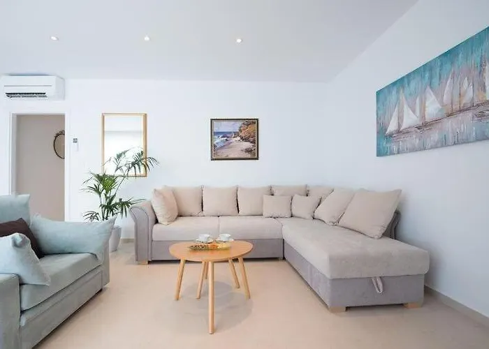 Horizon - One-bedroom With Balcony And Sea View