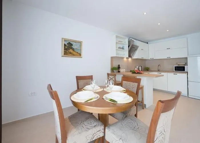 Horizon - One-bedroom With Balcony And Sea View Apartment