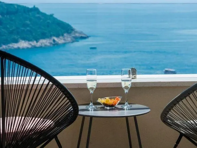 Horizon - One-bedroom With Balcony And Sea View Apartment